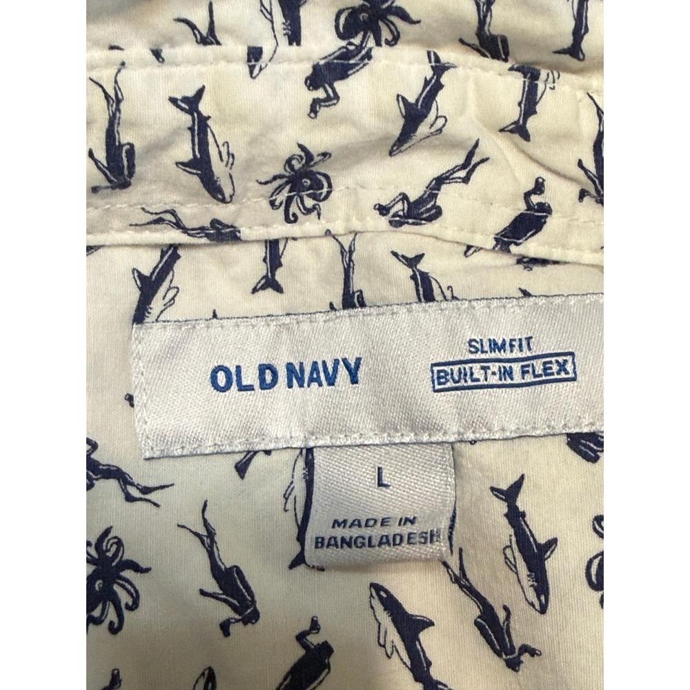 Old Navy Button Down Shirt Mens Large White Blue Scuba Shark Sea Life Excellent - Picture 6 of 11